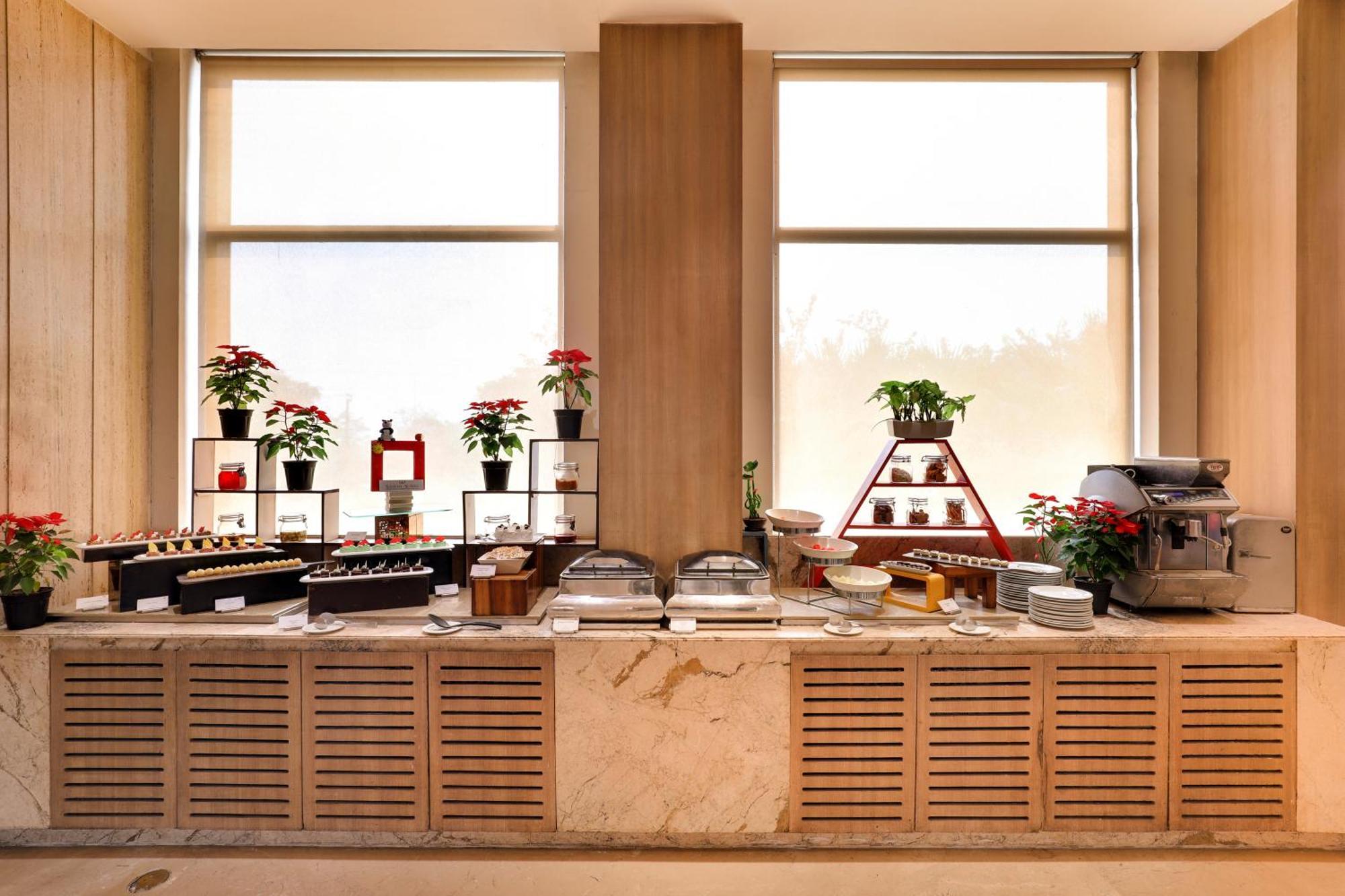 Sandal Suites By Lemon Tree Hotels Νόιντα Εξωτερικό φωτογραφία