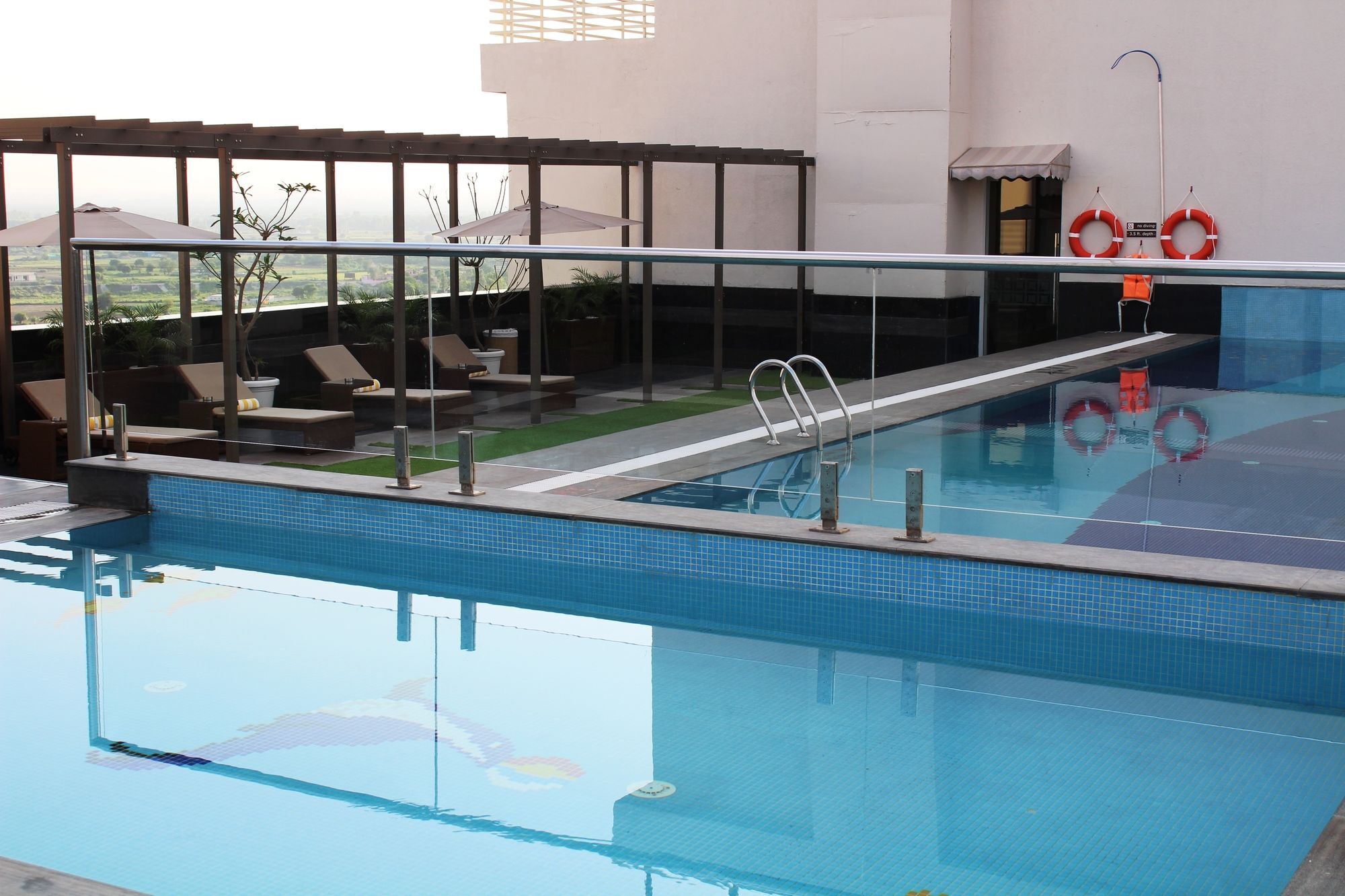 Sandal Suites By Lemon Tree Hotels Νόιντα Εξωτερικό φωτογραφία